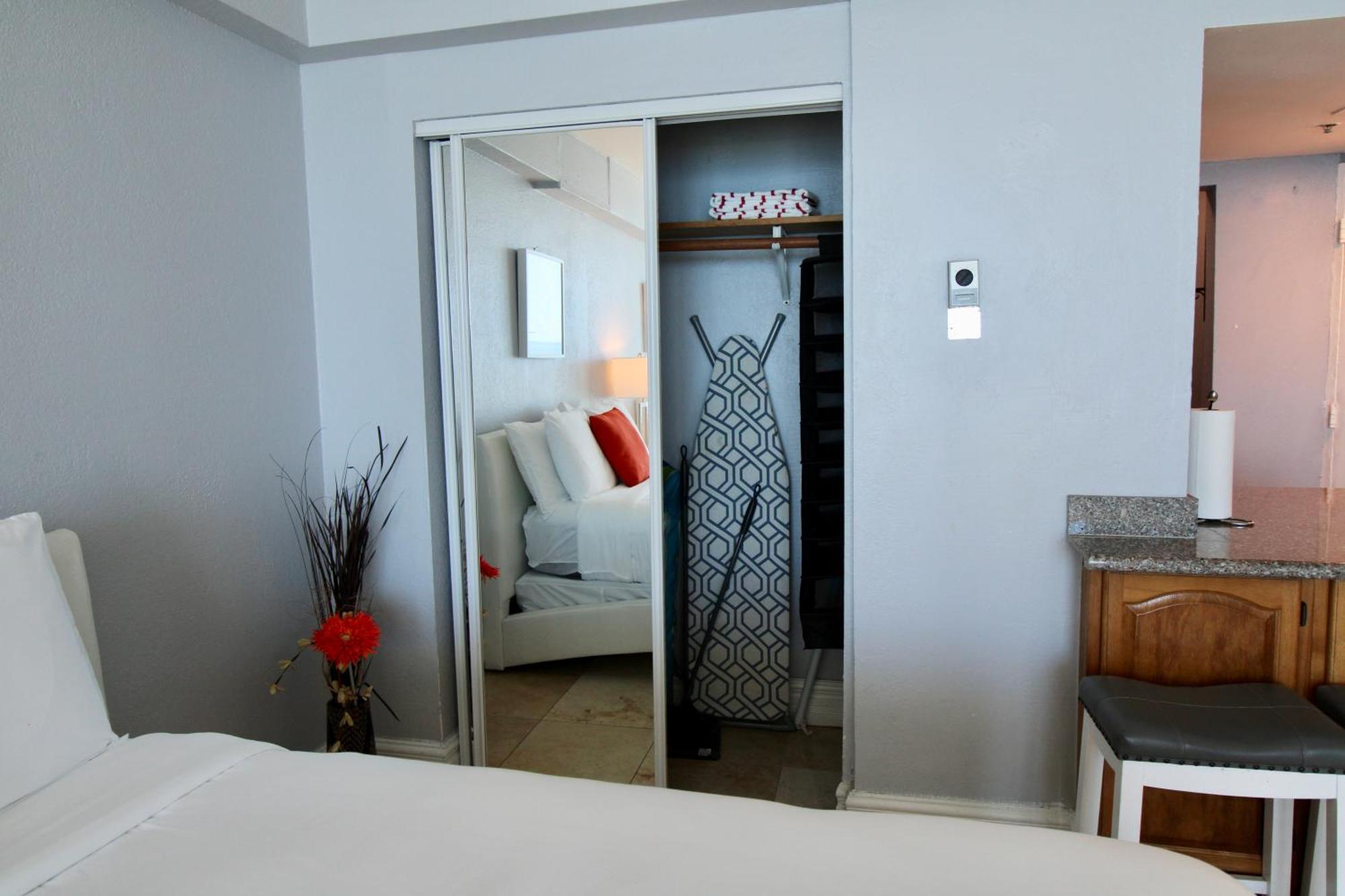 Castle 828 Oceanfront View With Balcony, Pool, Tennis, Beach Access And Free Parking! Miami Beach Exterior foto