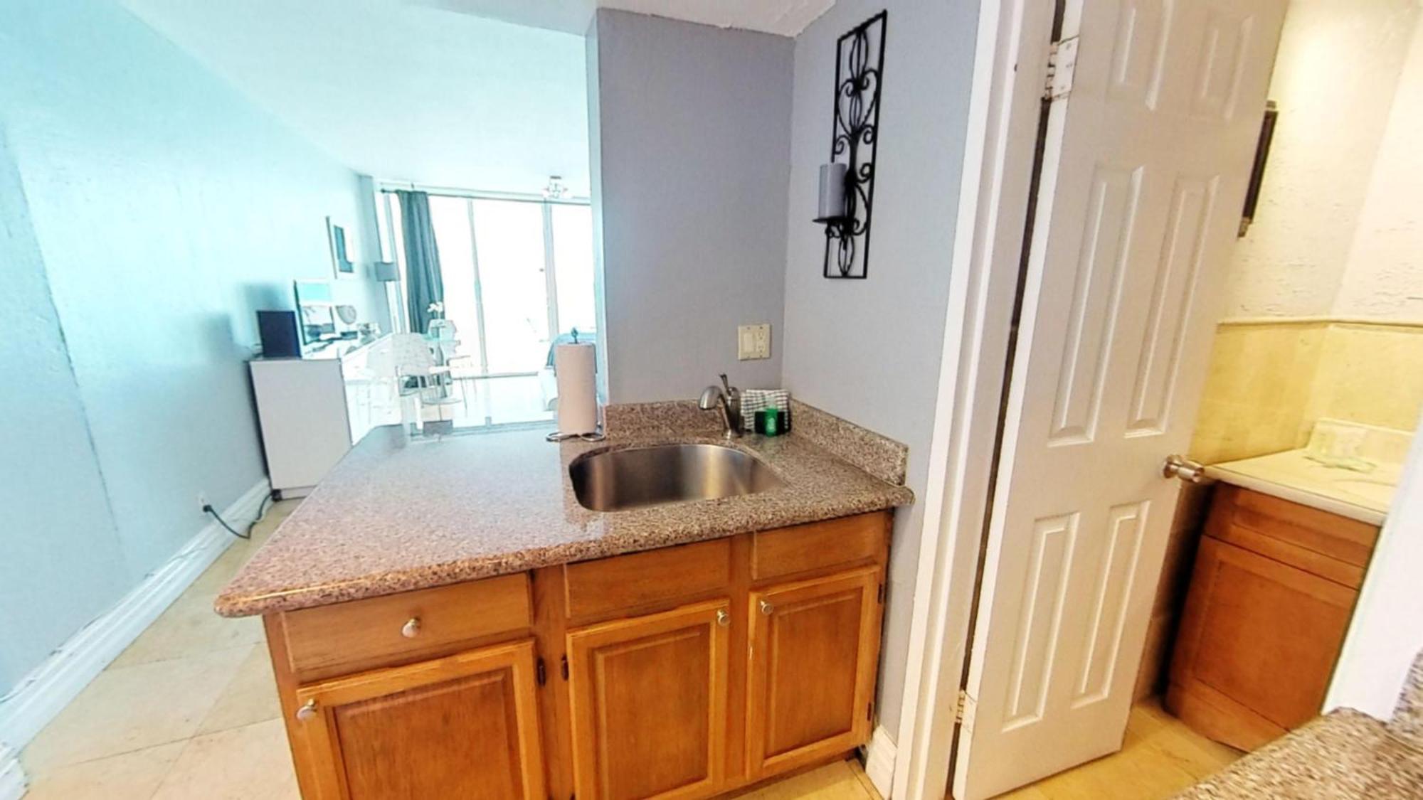Castle 828 Oceanfront View With Balcony, Pool, Tennis, Beach Access And Free Parking! Miami Beach Exterior foto